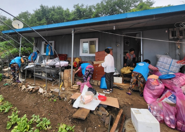 죽곡면 복지기동대, 독거 노인 가구 집안 정리 봉사 실시 (사진=곡성군 제공)